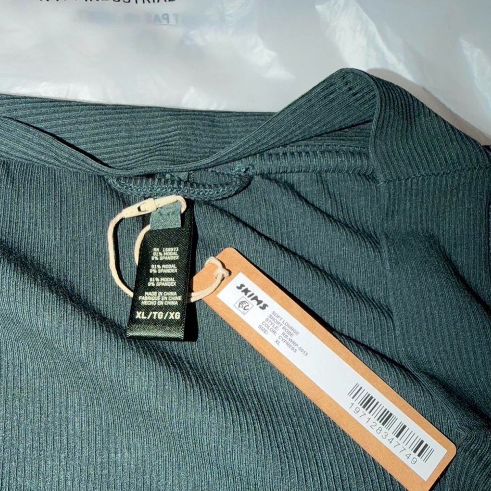 Skims Soft Lounge Rib Short Robe - Picture 3 of 6
